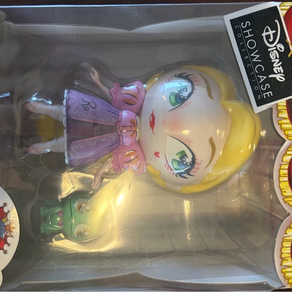 Disney Showcase Rapunzel Doll with pascal - Picture 2 of 5